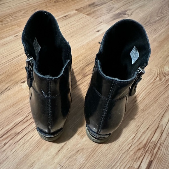 Sorel patent leather Joan of arctic wedge zip 2 sz 4 shiney kids boot - Picture 3 of 5